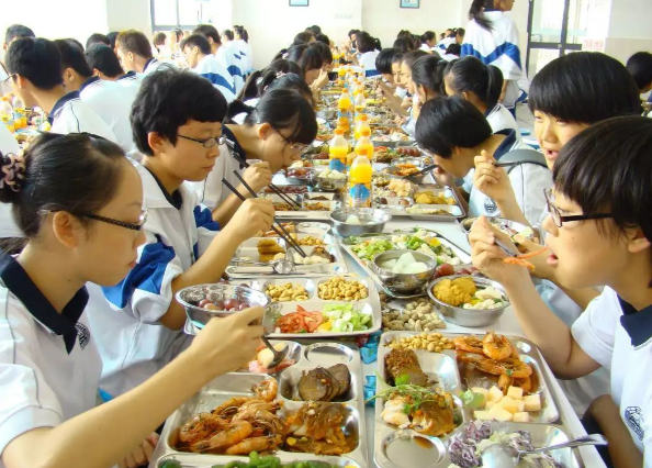 学校食堂的管理，归个人还是学校？教育部做出答复，家长放心了