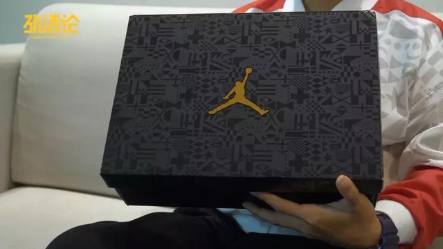 aj12白金世界杯测评(开箱！AJ12世界杯“中国”配色，也拯救不了中美男篮)