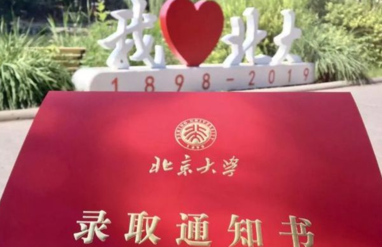 2011年，重庆小伙李翔，高考638分却坚持复读，夺文科状元进北大