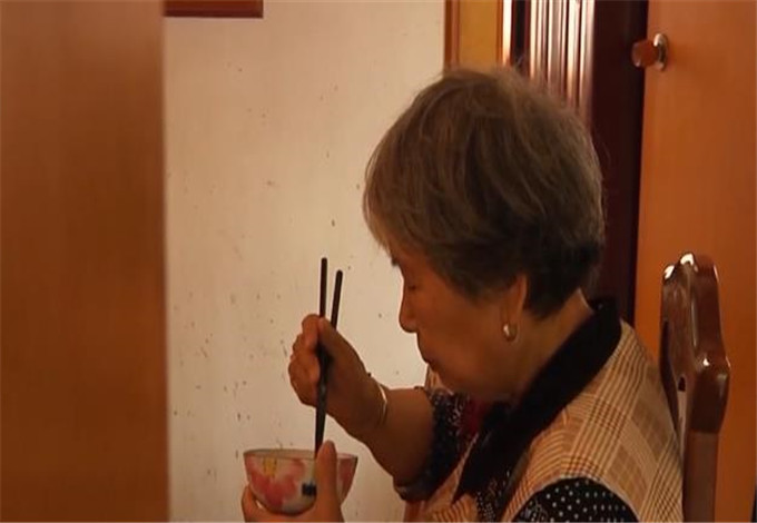 男子用自己身份帮朋友开公司 谁料公司欠债 男子莫名背上百万债务