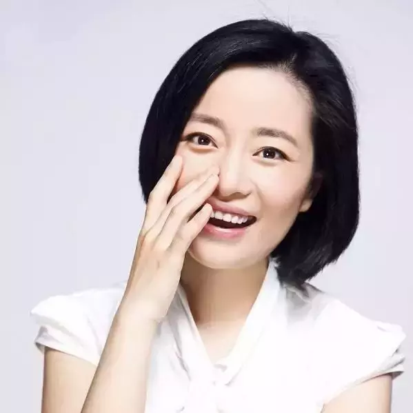 【朗诵简介】李菁,重庆广电集团电视新闻中心主持人.