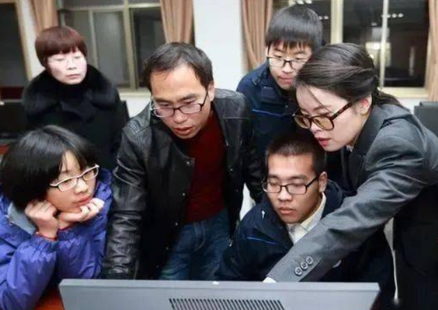 2021高考刚过一本分数线，冲刺还是以保为主？班主任告诉你答案