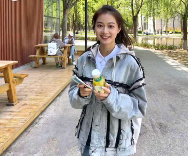 中国传媒大学校花冯琳，实习无缘央视，网友对她评价“两极分化”