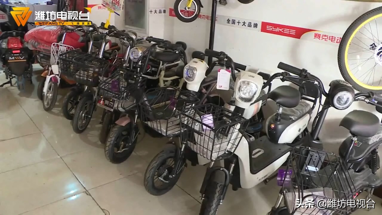 新车使用旧电瓶？找商家理论，以出保为由拒绝免费更换