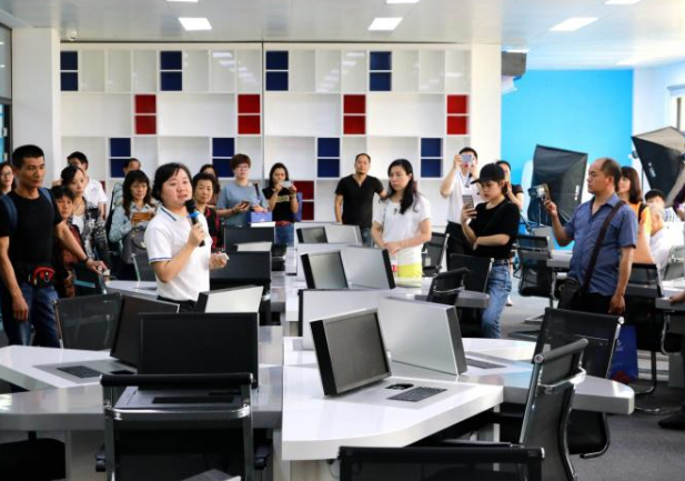 大学生年薪和学历成正比，有鄙视链存在，复旦博士年薪达385万