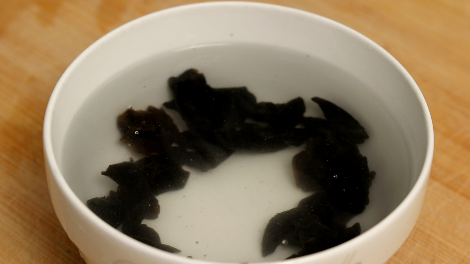 炒西兰花，先焯水还是直接炒？教你正确做法，鲜嫩脆爽好吃又营养
