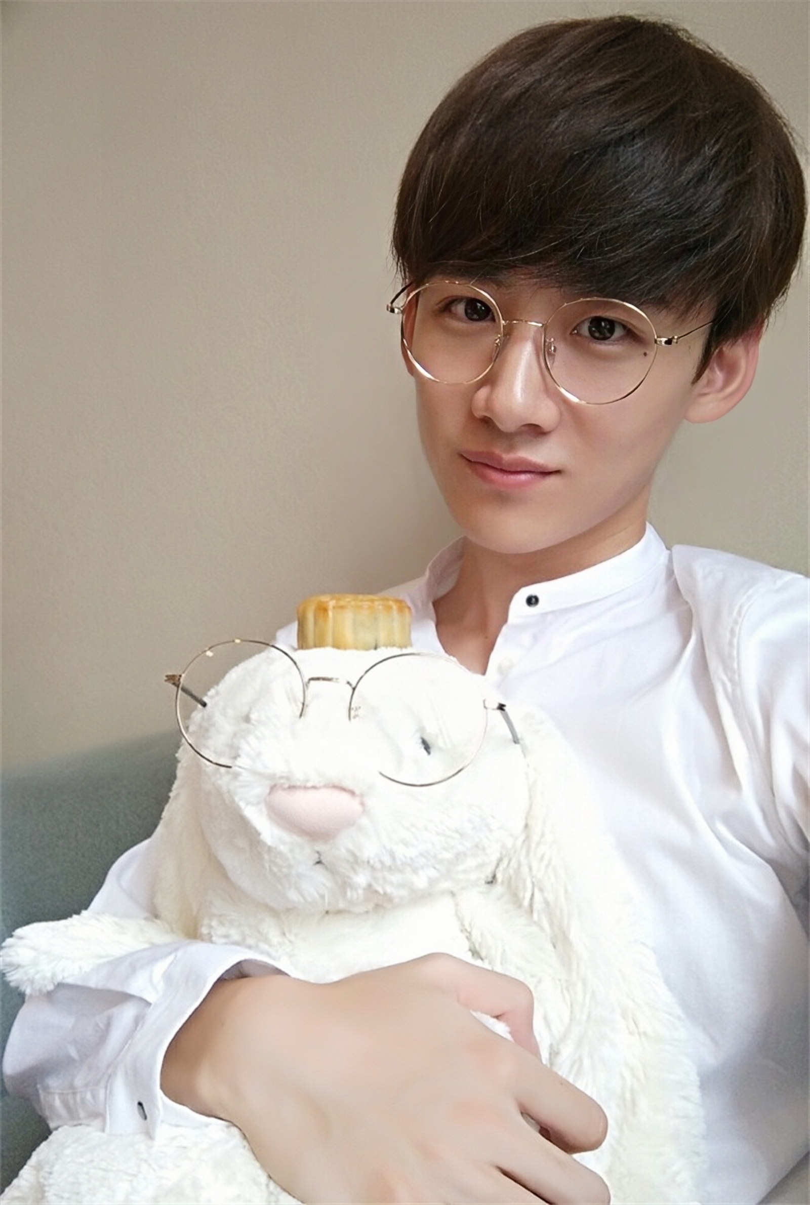 白敬亭出道七年，初吻送给马思纯，反向追星奥运冠军杨倩