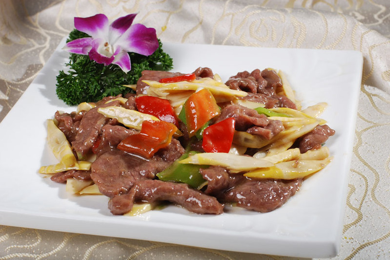 自制牛排腌制技巧：如何让牛肉更嫩滑