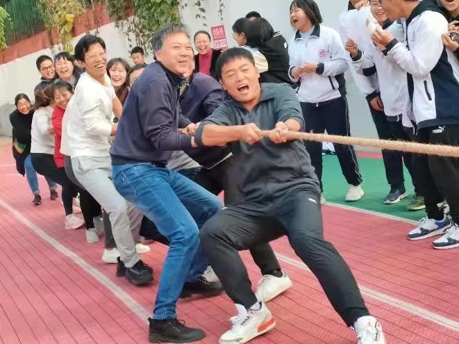 华一双师武汉小梅花学校 | 一根绳一股劲！这场拔河比赛燃爆全场