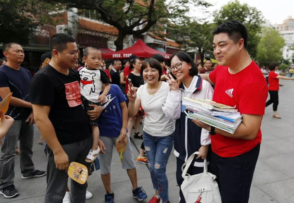 孩子估分720，母亲笑称“清华见”，却遭亲戚嘲讽：别得意太早