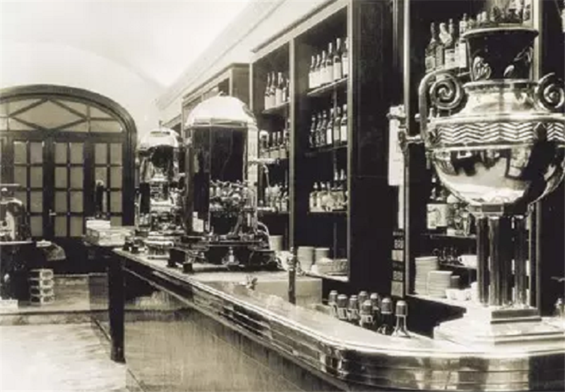 咖啡机款式众多，选到眼花缭乱，看懂这些技巧让你购买路上不迷路