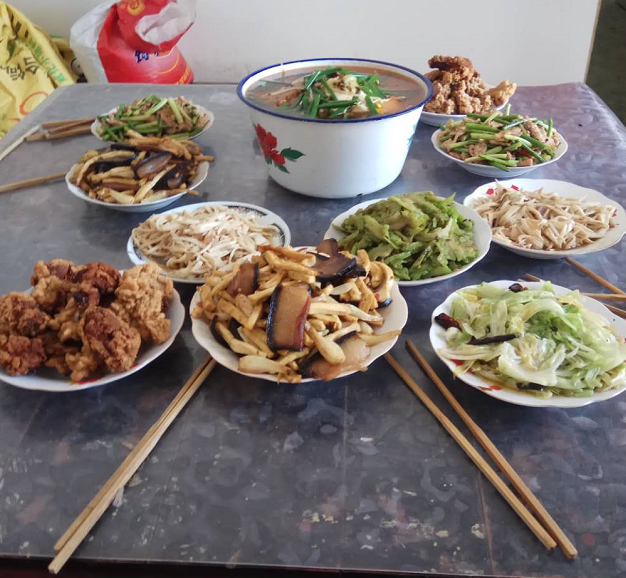 如果时间能重来宁愿一开始就做个物质女人，现实生活中爱情不管饱