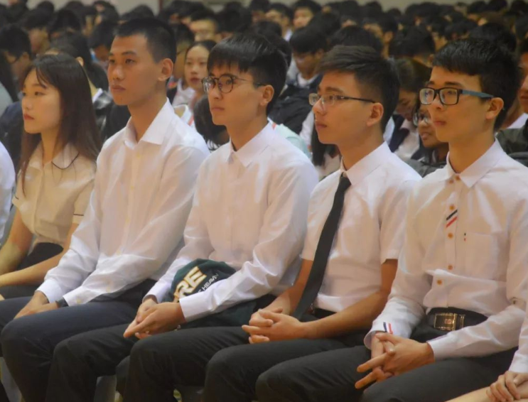 专升本的学生应该如何选择学校，公办还是民办，两者之间有何区别