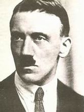 《战争中的希特勒》：早年希特勒：落榜画家，战败老兵，金牌卧底