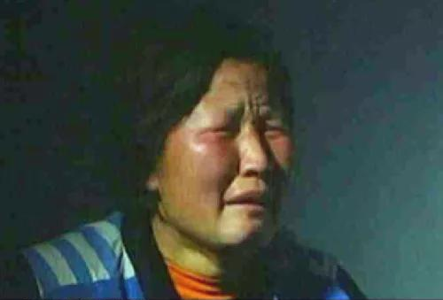 2004年，警方前往山西帮助被绑架12年的女性，确认身份后立即逮捕。