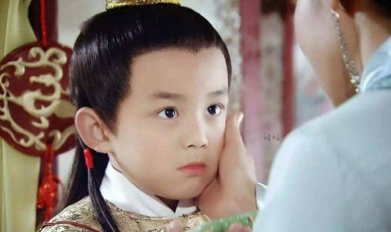 1999年出生的吴磊是大家都很熟悉的童星,从3岁便开始拍广告,年仅5岁时