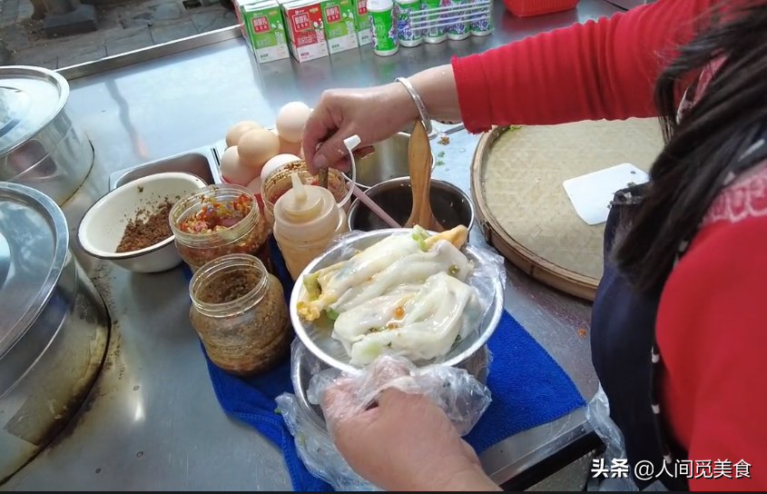 江西大姐路边卖传统小吃，纯手工做了17年，7元1份忙到顾不上吃饭