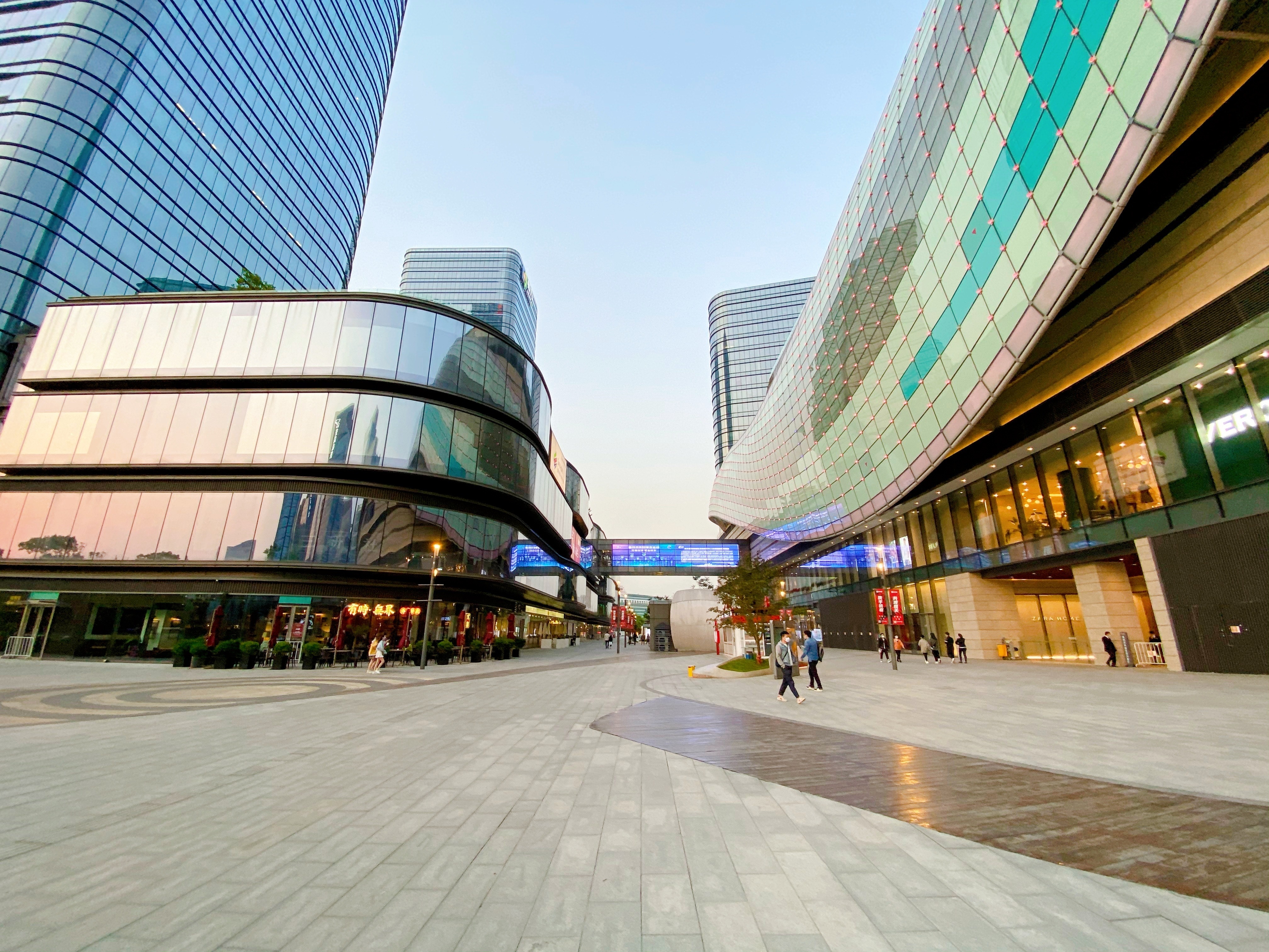 北京大裤衩建筑叫什么(苏州最著名的地标建筑，号称世界第一门，却被戏称为“大秋裤”)