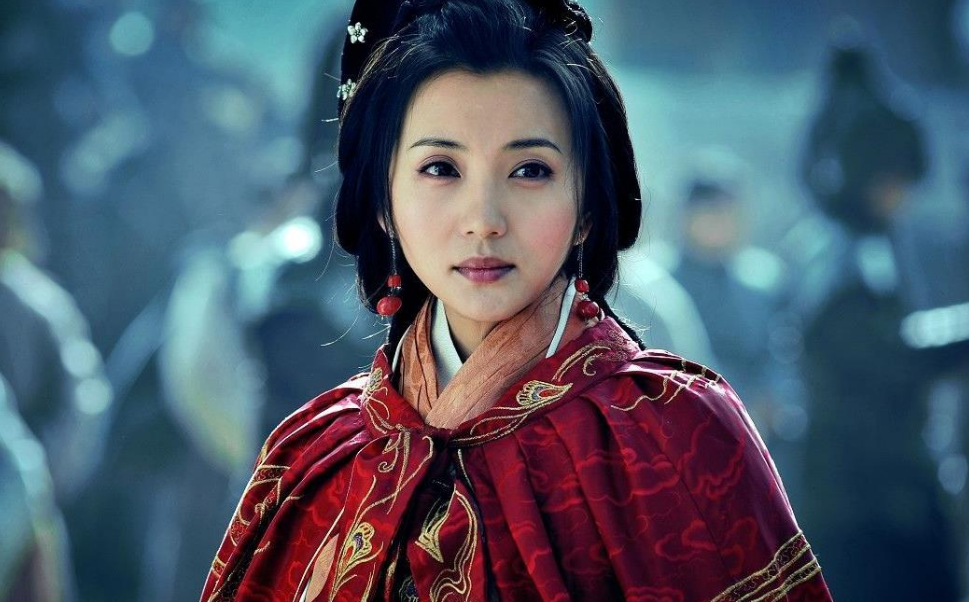 四大美女的残缺之美，西施身患心疾，昭君出塞身披斗篷不仅是寒冷
