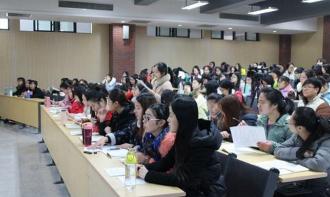 大学食堂火了，设置高难度WiFi密码，不是学霸想蹭网都没门