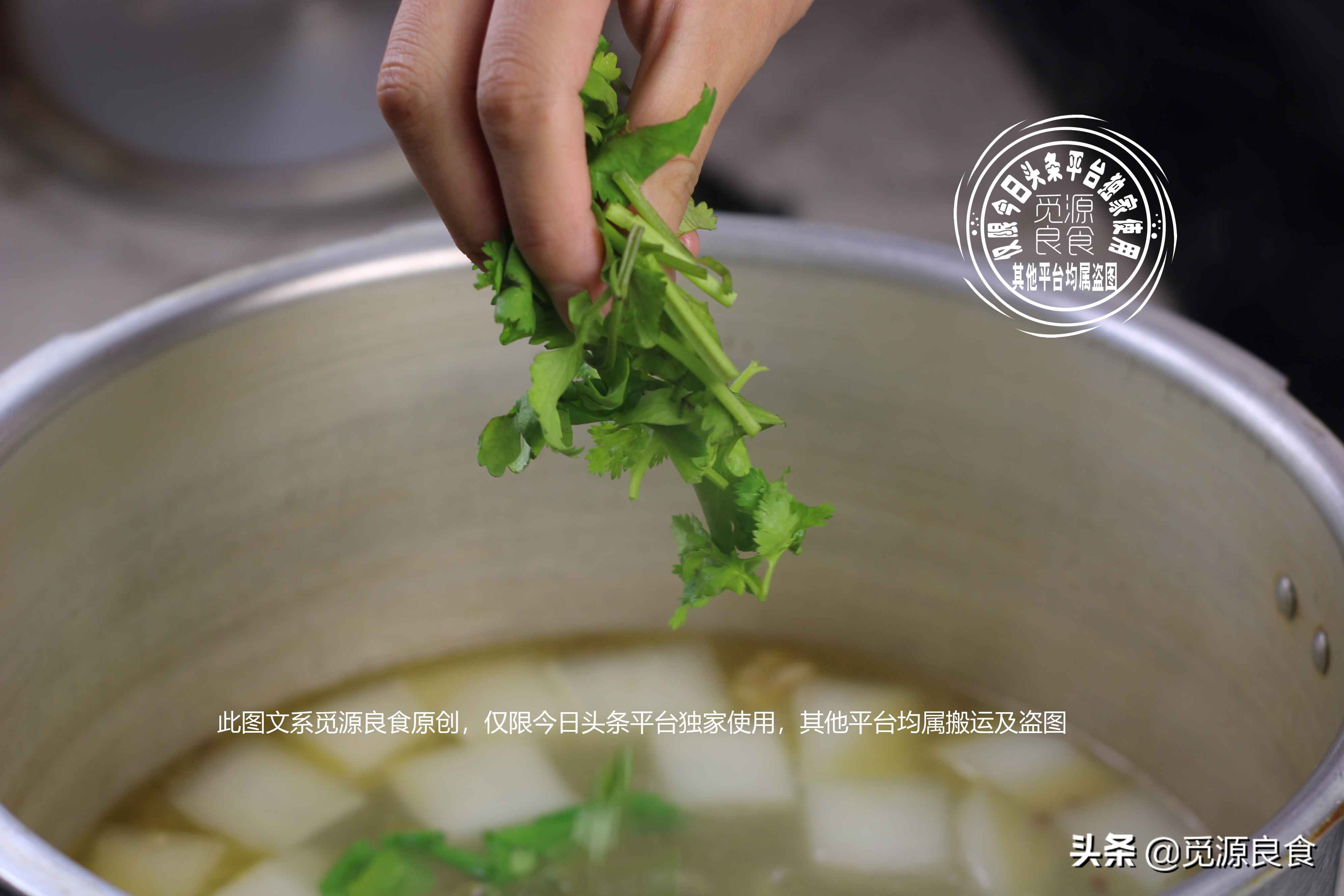 牛腩蘿蔔湯没有饭店做的好吃，可能第一步就错了，这样做吃着才香