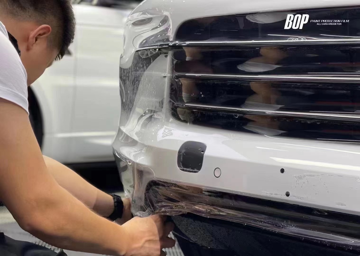 像极火辣的辣椒，来看看这辆保时捷卡宴