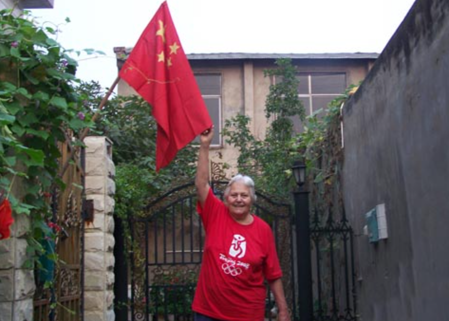 美国姑娘在华执教70年，周总理特批绿卡，家里五星红旗谁都不让碰