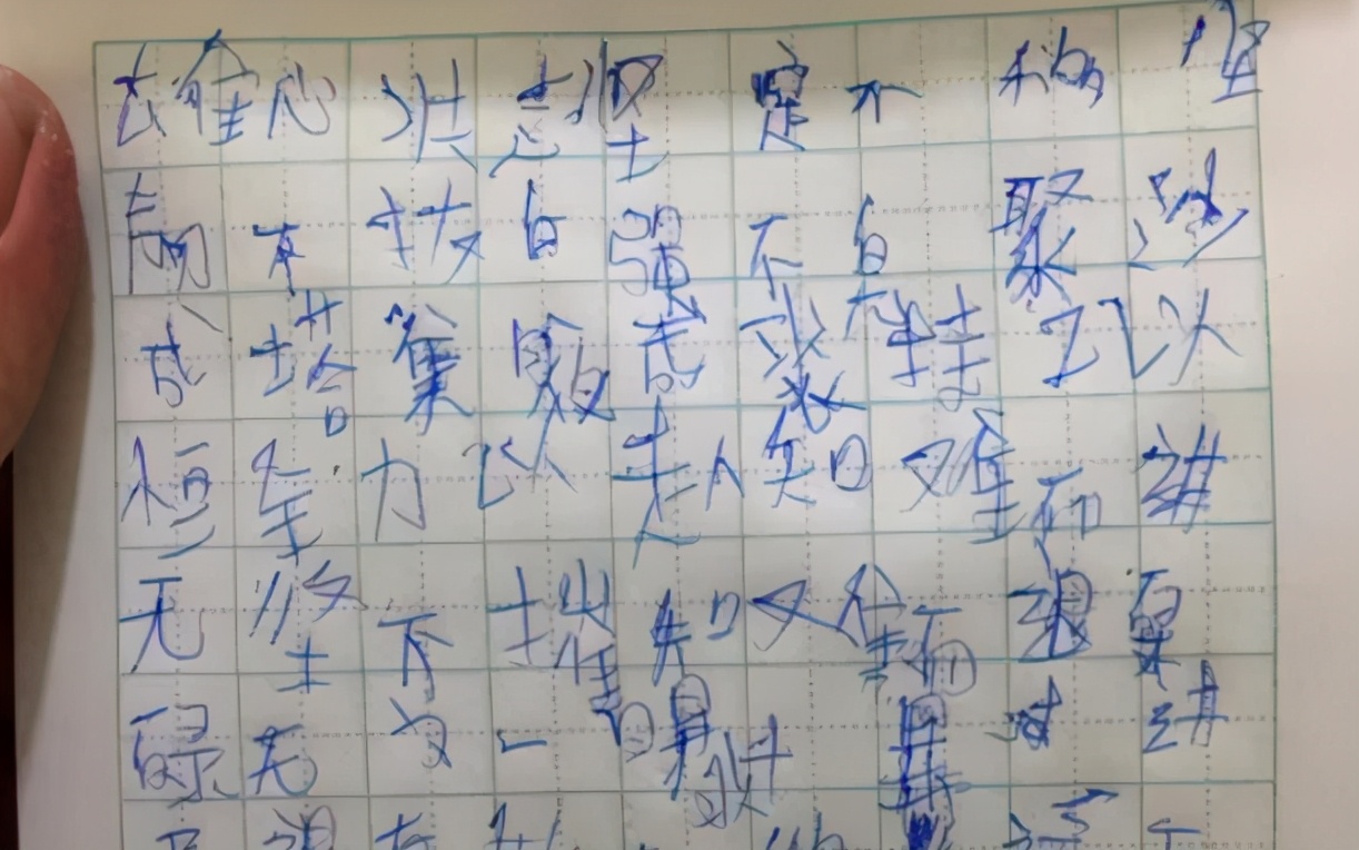 小学生作文《奶奶》走红，内容一改往日无厘头，网友看完潸然泪下