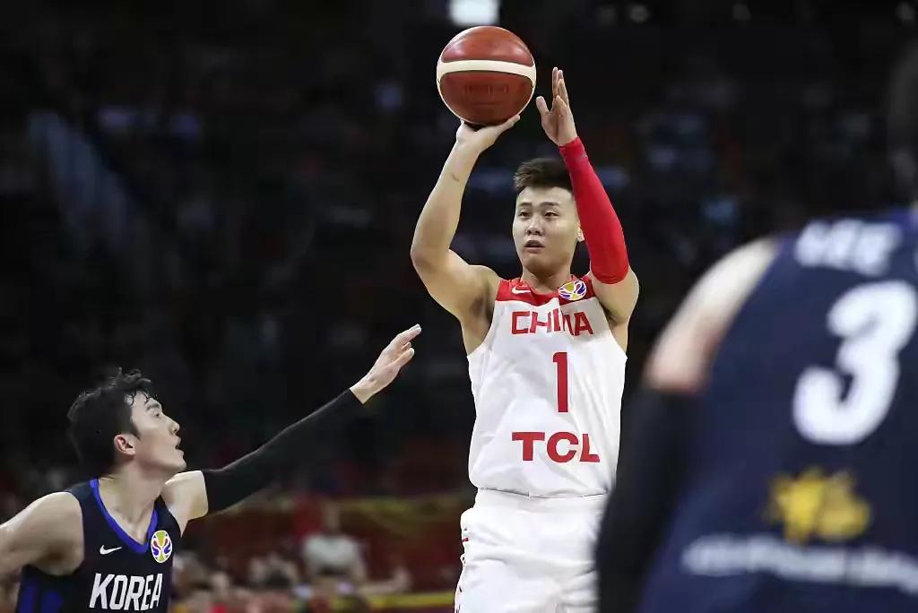 为什么赵睿nba不要他(赵睿被中国篮协封杀冤枉吗？比起王治郅被开除，赵睿是小巫见大巫)