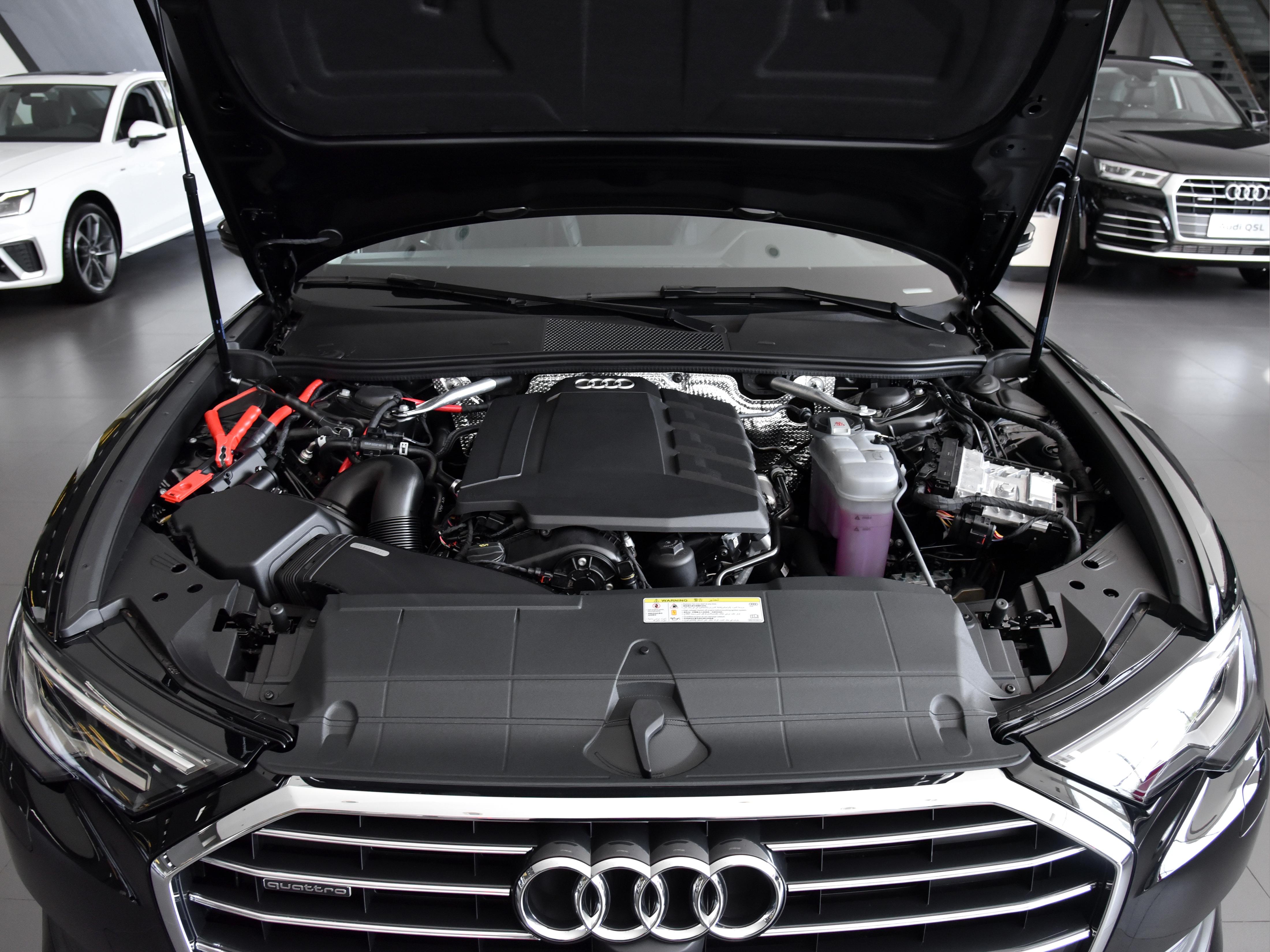 带有四驱豪华行政级车，超5米还好开，7.5L低油耗，实拍奥迪A6L