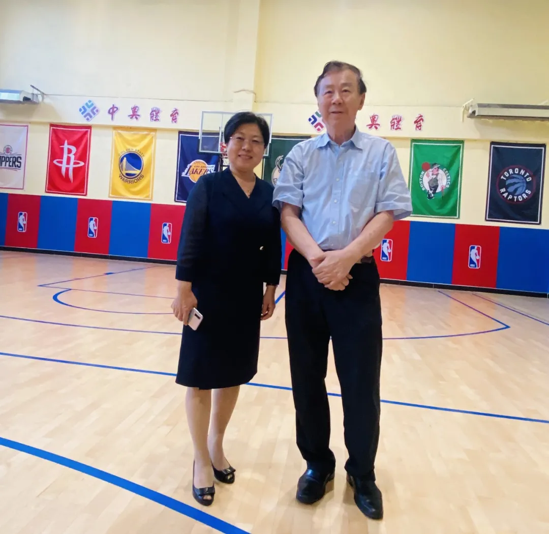 原中国奥委会主席、国家体育总局局长袁伟民同志到辽阳中奥健身大厦莅临指导