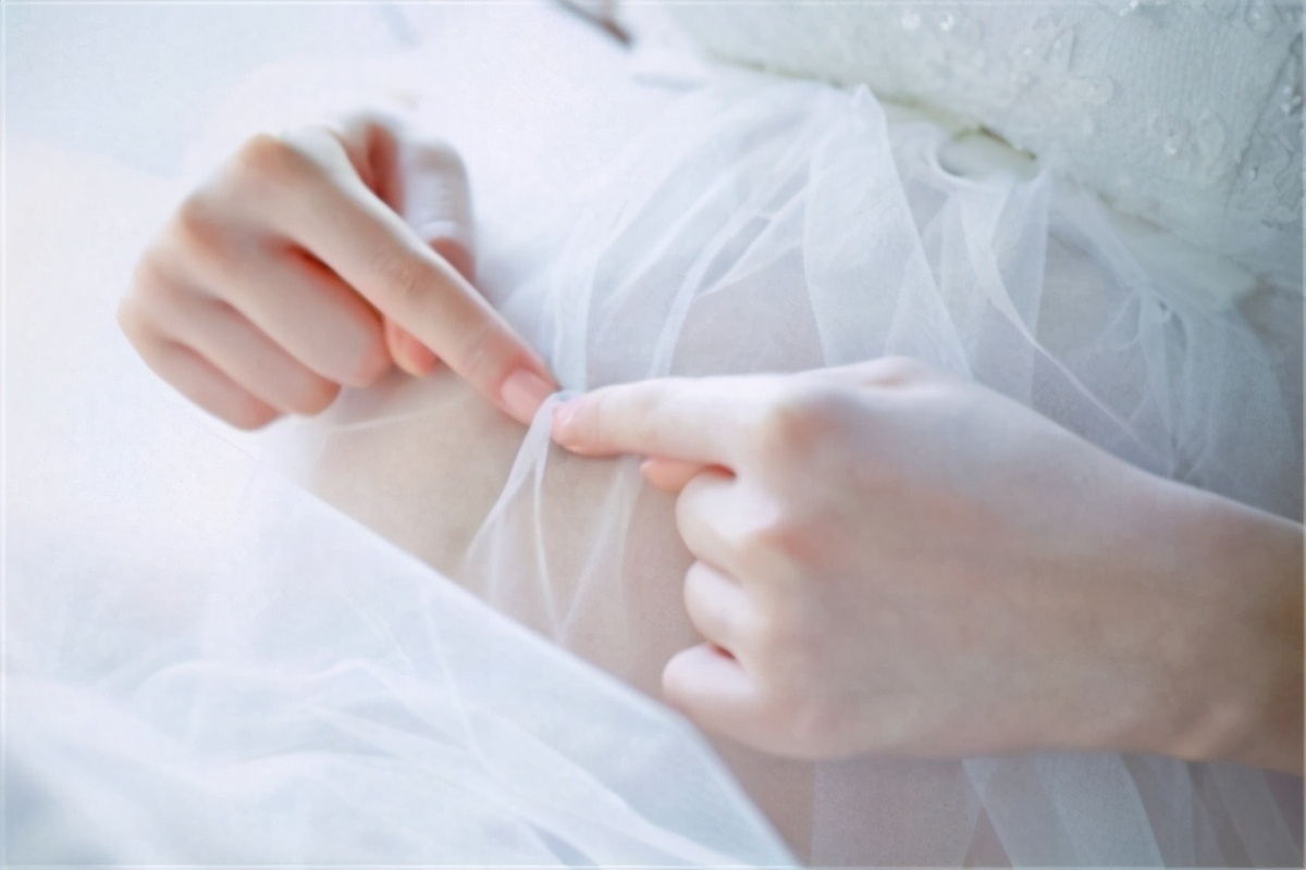 明明刚怀孕,没有显怀,就被一眼看出来是怀有身孕了,这是为啥