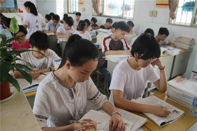 孩子马上高考总失眠，可能是焦虑了，有三种方法不妨试试可以缓解