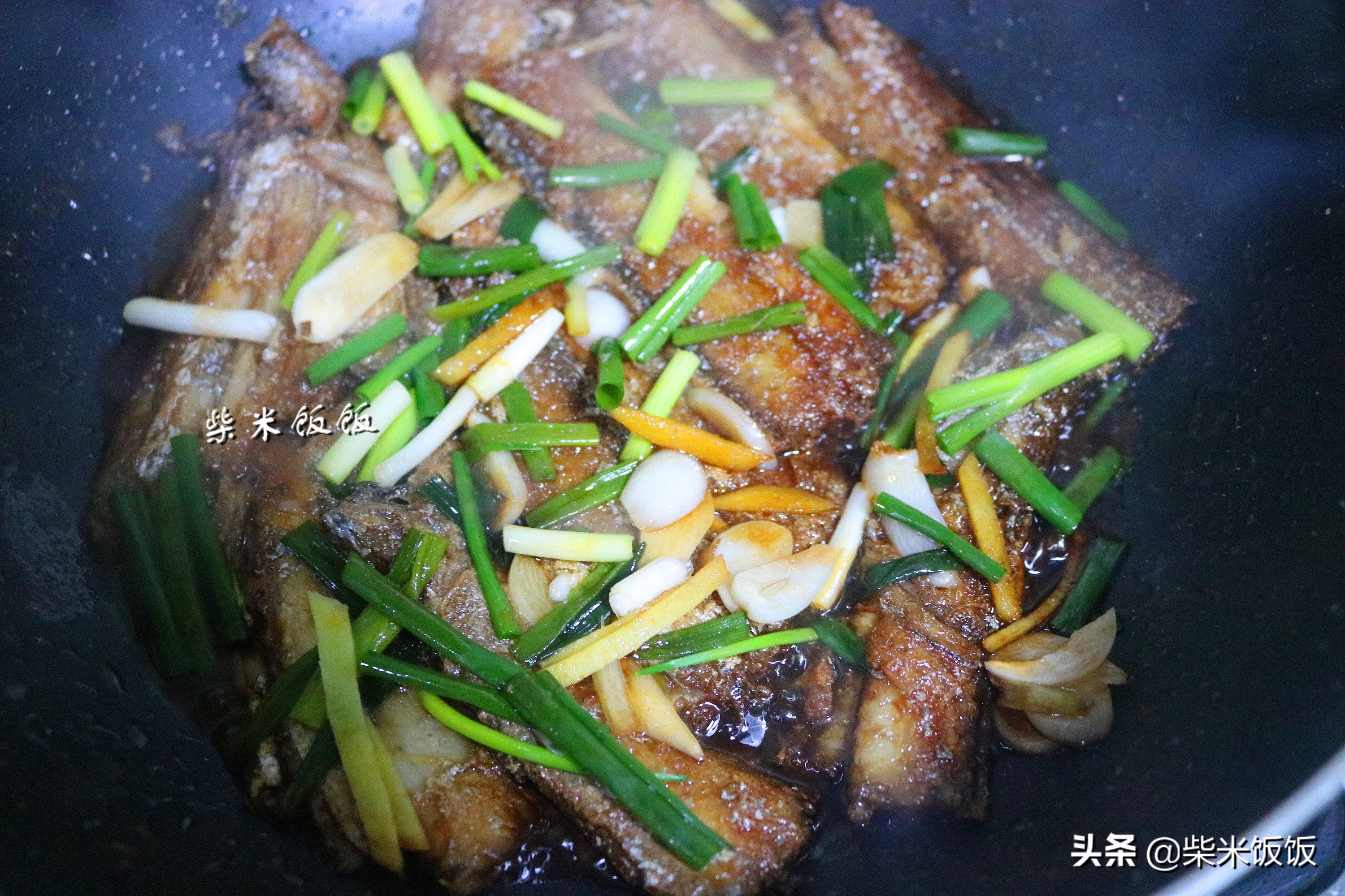 我家吃带鱼，从来不油炸！用这方法做，鱼肉不腥不碎，入味好吃