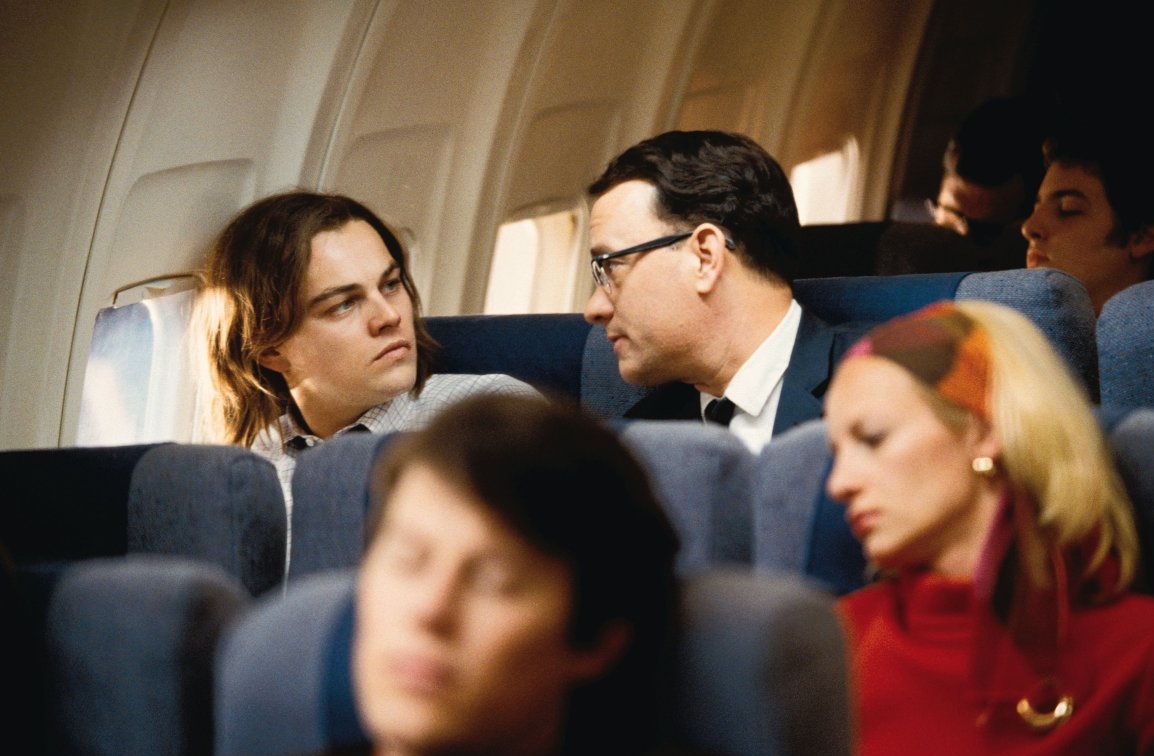 《逍遥法外》:披着犯罪片外套的温情电影,斯皮尔伯格的猫鼠游戏