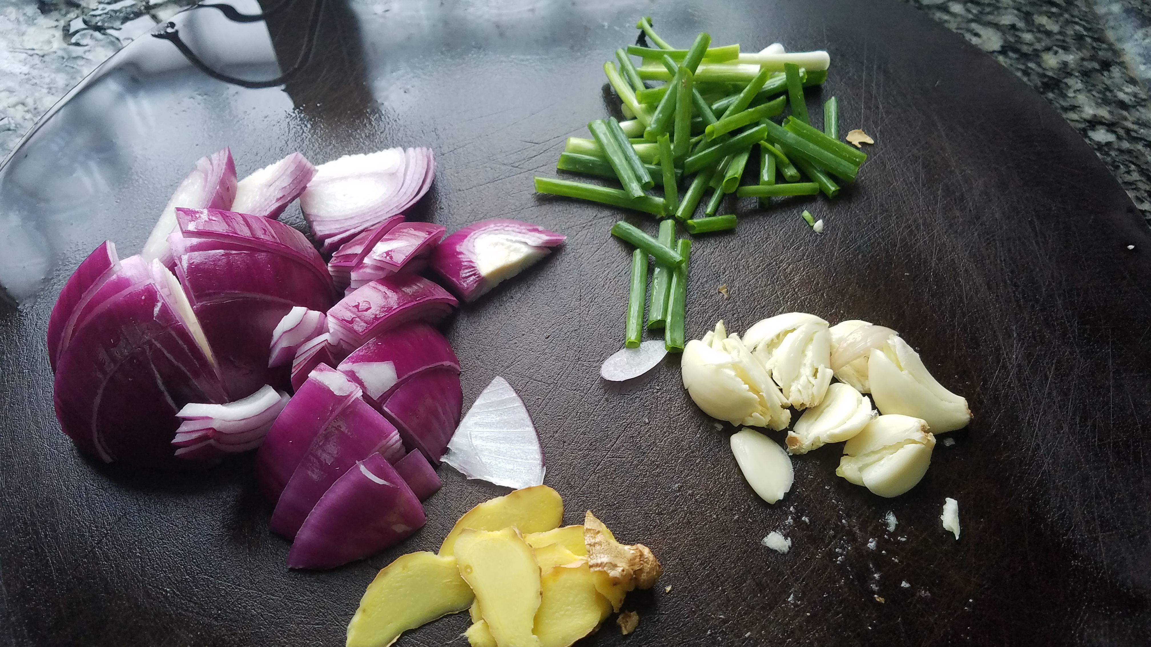 砂锅里倒进10块钱粉肠、原来这么好吃、家常菜做法、超简单