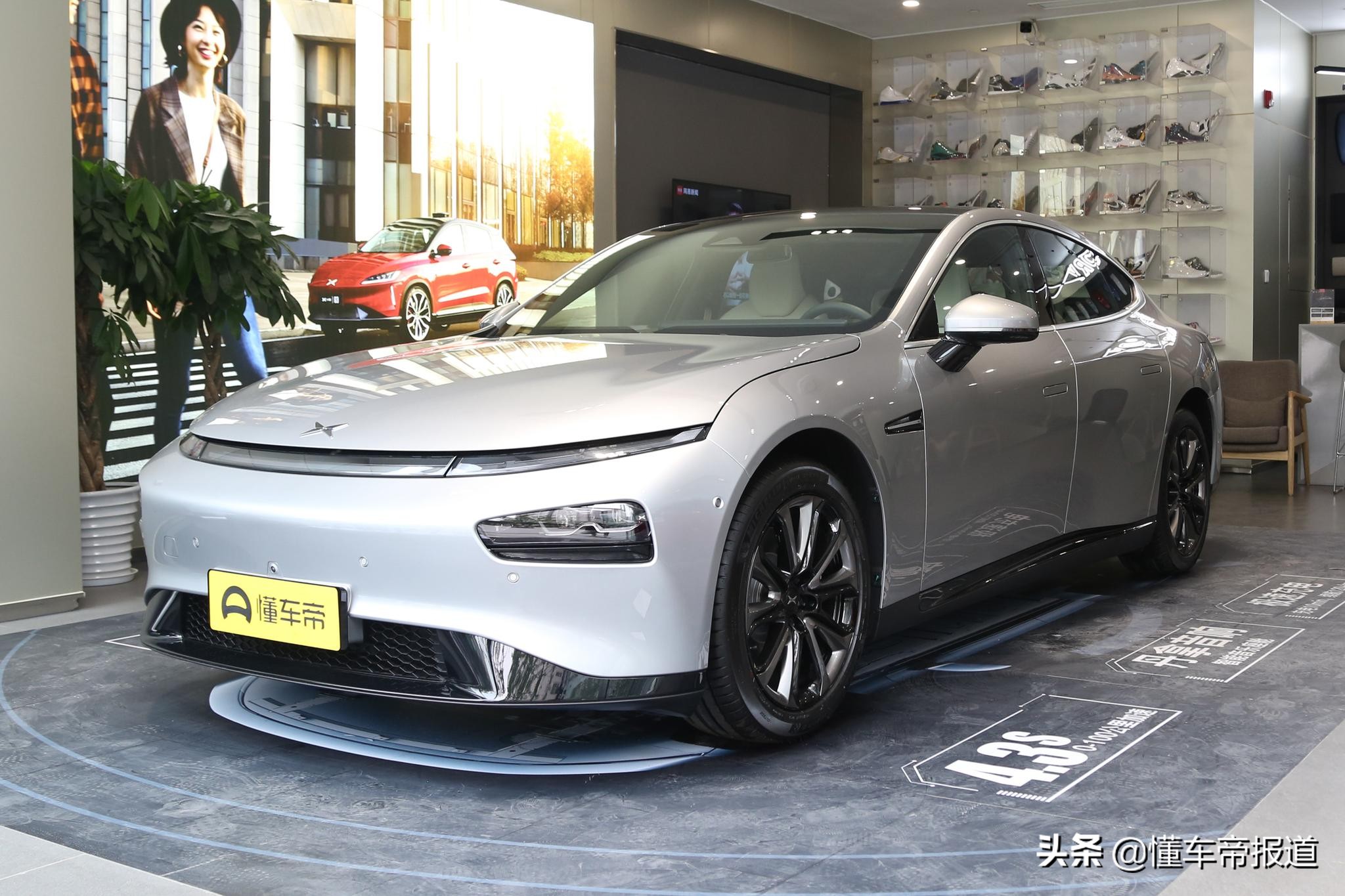 新车丨性能碾压特斯拉Model 3？小鹏汽车P7换装磷酸铁锂+双电机