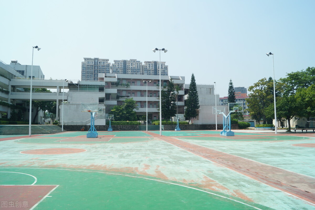 推荐三本关于学霸的小说，认真努力学习的我平平无奇