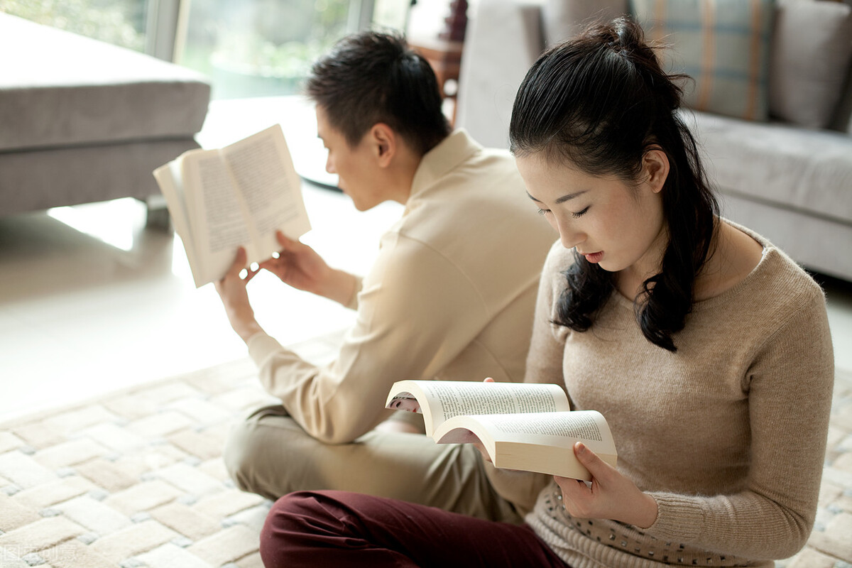 大学朋友结婚，我刚准备说“不去”，就收到她的新消息…