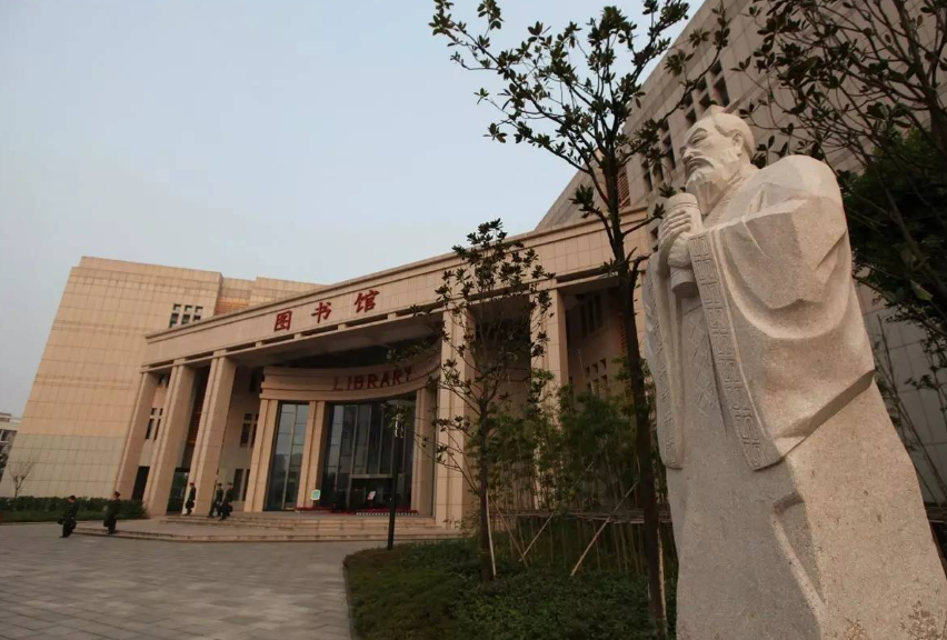 中等生就能考上的军校，毕业会有铁饭碗，薪资好待遇高