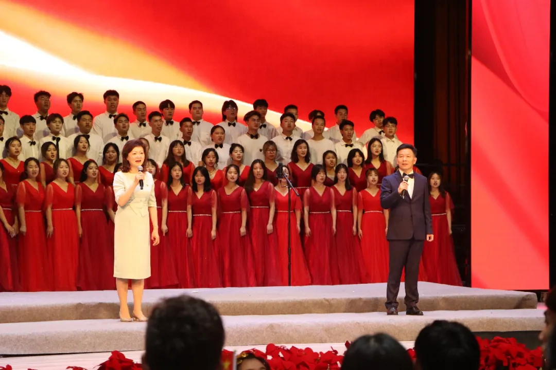 点燃爱国热情！成都文理学院用主题音乐党课，献礼建党100周年