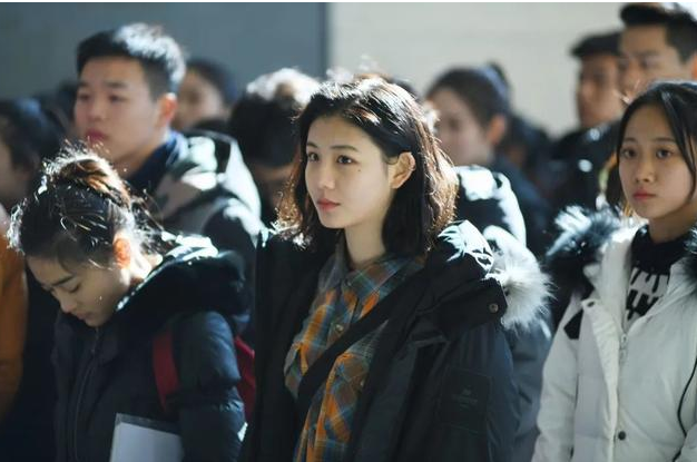 “学霸级校草”来了，身高1米92，双料第一，像极了偶像剧男主