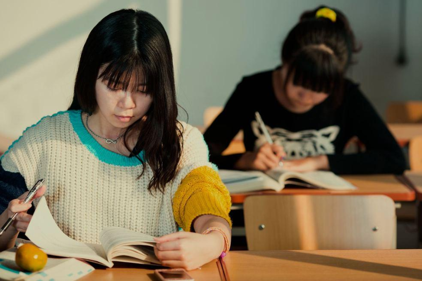 适合“文科生”报考的好大学，就业前景好，未来不比理科生差