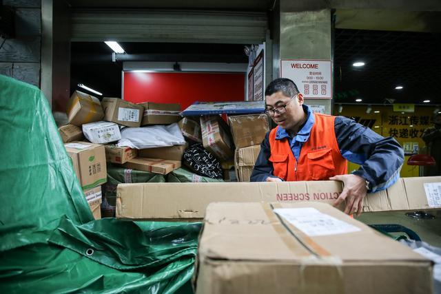 赢了马云的快递哥，还有这样一段传奇