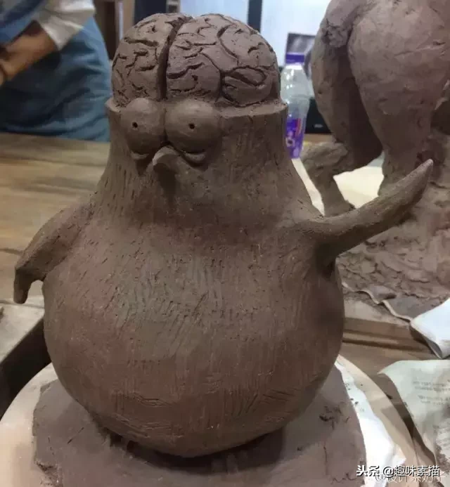 美院毕业的她，黑自己黑出170w的粉丝，看完笑不停