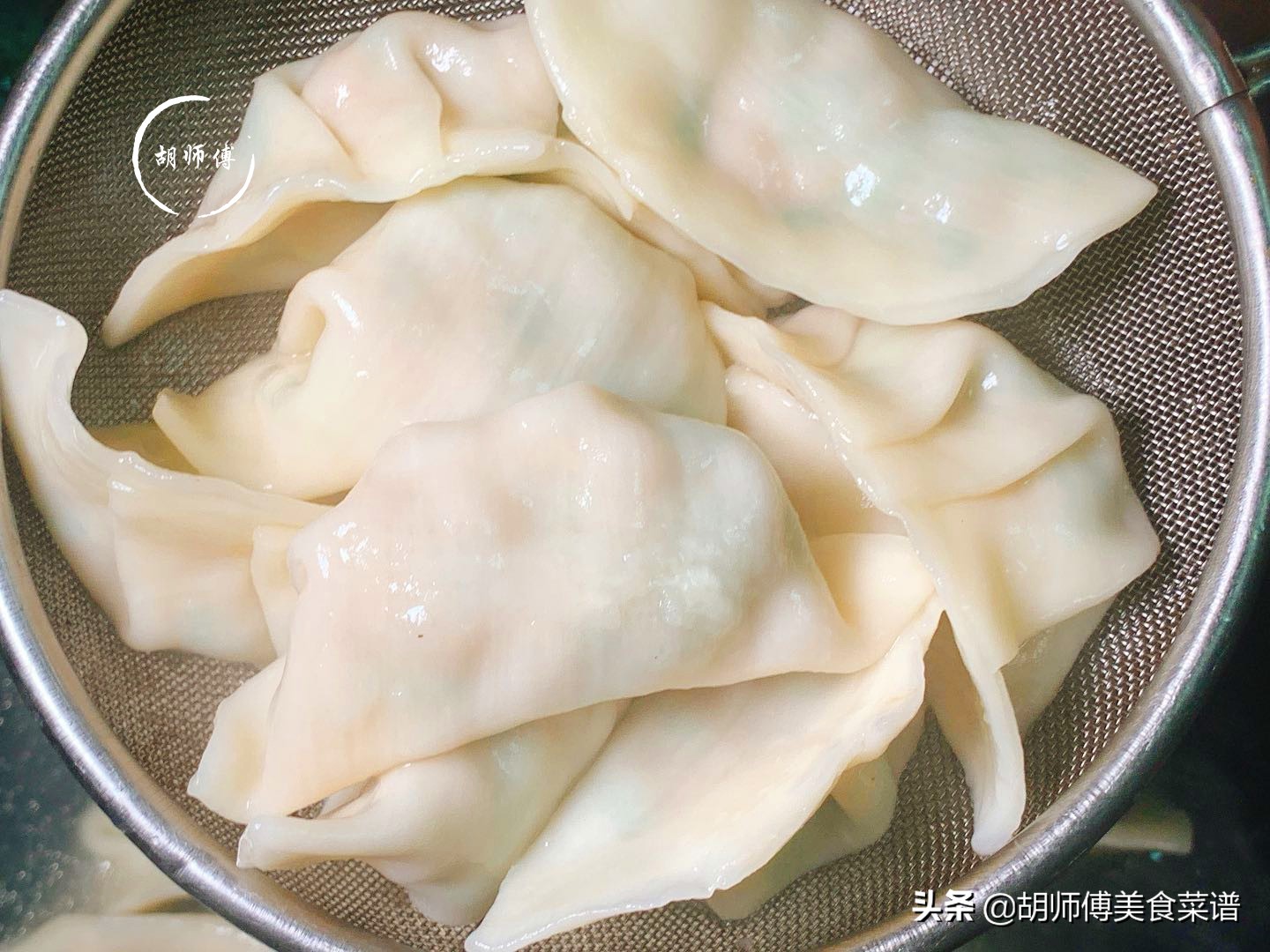 速冻水饺怎么煮才好吃（煮冻饺正确做法不破皮不露馅）