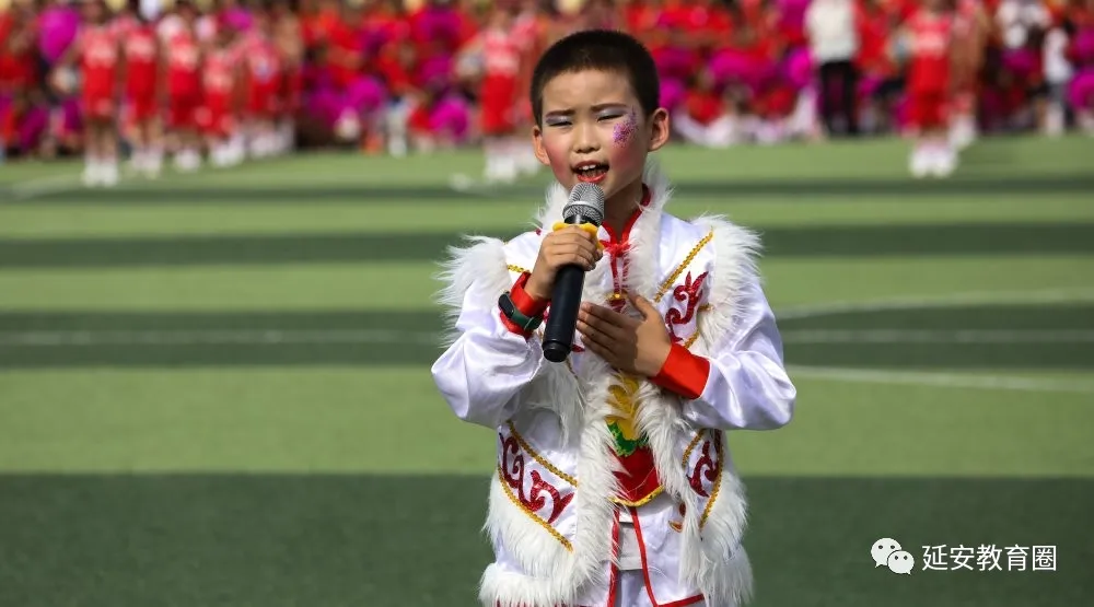 歌飞扬舞蹁跹，780名少年把她深情赞颂！