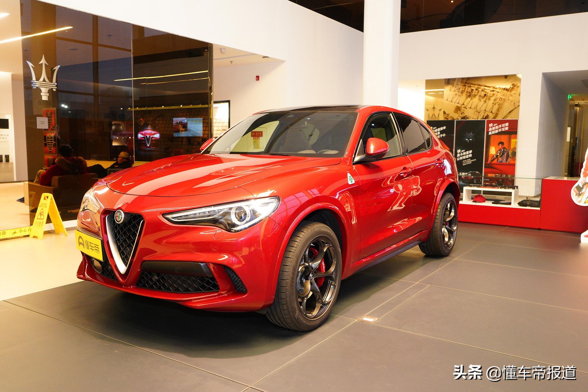新车 </p><p>　　 3.8秒破百媲美性能跑车！新款宝马X3 M、X4 M雷霆版官方发布