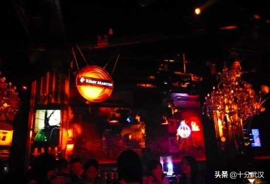 武汉酒吧排名前十名（武汉人气最高的酒吧排行榜）