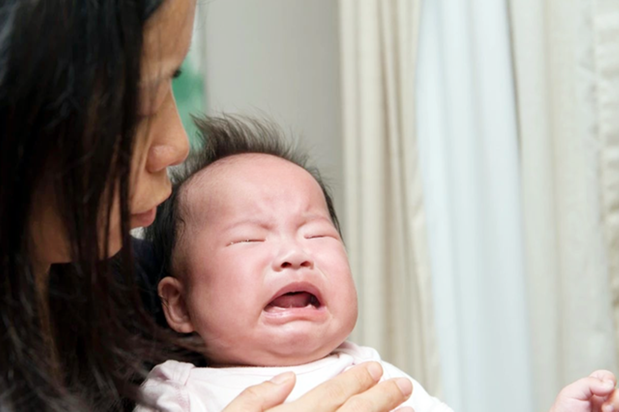 婴儿几个月开始练抬头（宝宝啥时候能够竖抱）